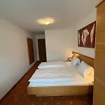 Plattenhof 게스트하우스 텔프스