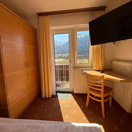 Plattenhof بيت ضيافة