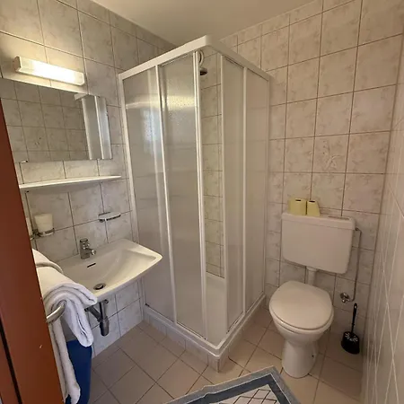 Plattenhof بيت ضيافة